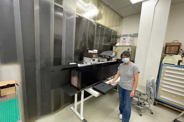 Mehrnoosh at the lab, photo by Shimpei Nishimoto.
